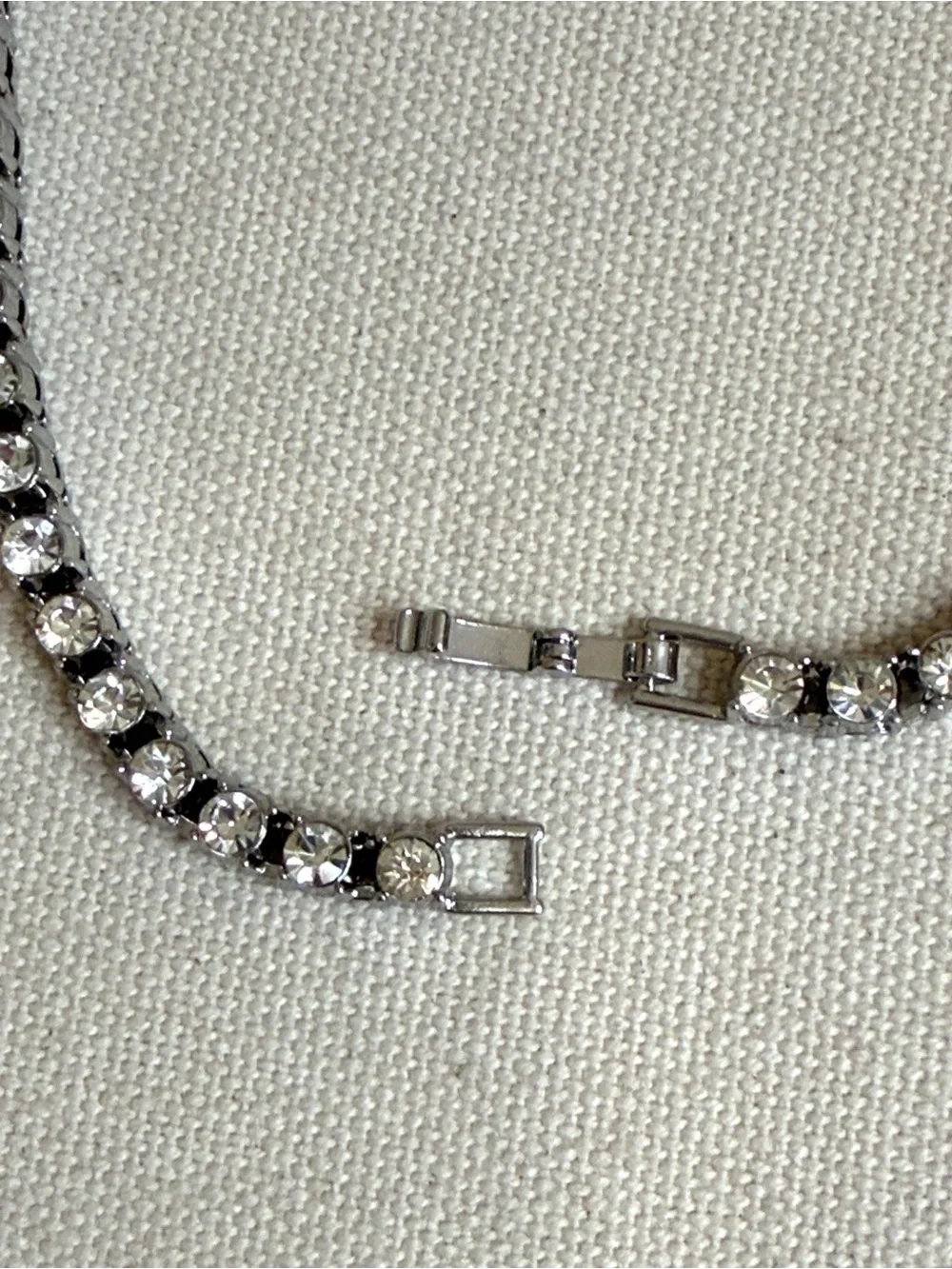 NWT Classic Silver-Tone Crystal Tennis Necklace 4mm / 18 inch - Picture 6 of 8
